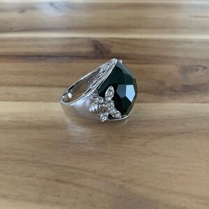 Dark green artificial gem with rhinestone bee vintage ring Size 9 NWOT